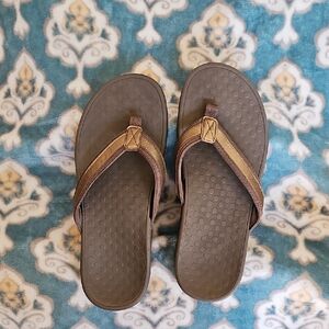 Vionic Bronze Sandals EUC S 8